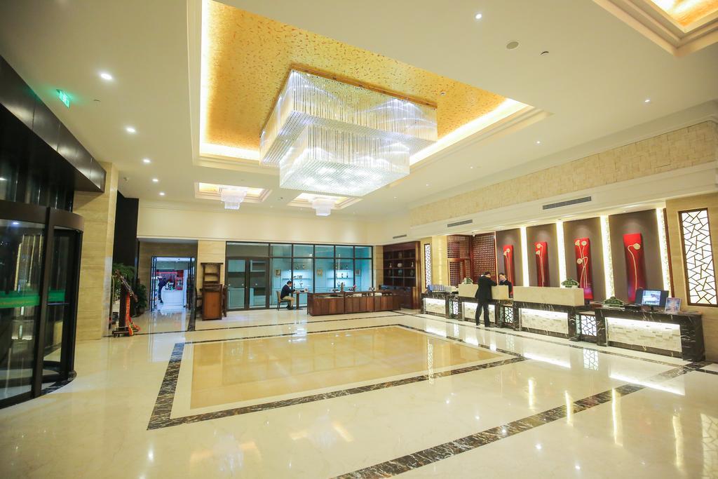 New Knight Royal Airport And International Hotel 4*
